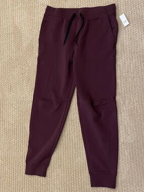 NWT GapFit Performance Joggers - Bordeaux - Size M